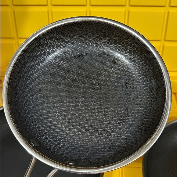 HEXCLAD 4 Piece Nonstick Stainless Steel Frying Pan Set 8,10 12” $400 - Picture 6 of 7